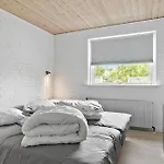 Semesterbostad Lovely In With Kitchen
